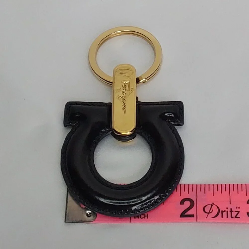 SALVADOR FERRAGAMO 'GANCINI' LEATHER KEY FOB GOLD KEY RING W/ORIGINAL BOX - Picture 12 of 16
